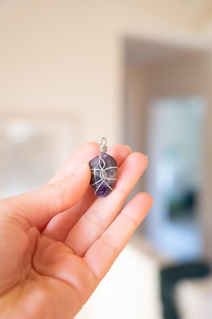 Zelfgemaakte bedel amethist, Handtassen en Accessoires, Bedels, 1 bedel, Ophalen of Verzenden, Zo goed als nieuw, Edelsteen