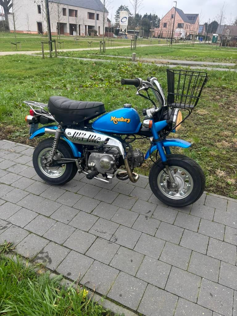 Honda monkey z50j2 candy blue, Fietsen en Brommers, Brommers | Honda, Gebruikt, Overige modellen, Klasse B (45 km/u), Ophalen