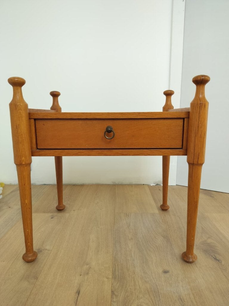 Table de chevet ancienne., Maison & Meubles, Moins de 55 cm, Moins de 45 cm, Enlèvement, Utilisé