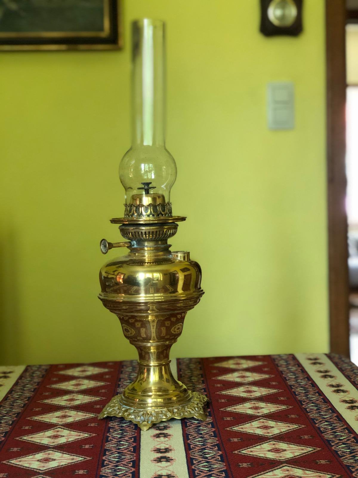 Antieke messing petroleumlamp met originele glazen cilinder, Ophalen
