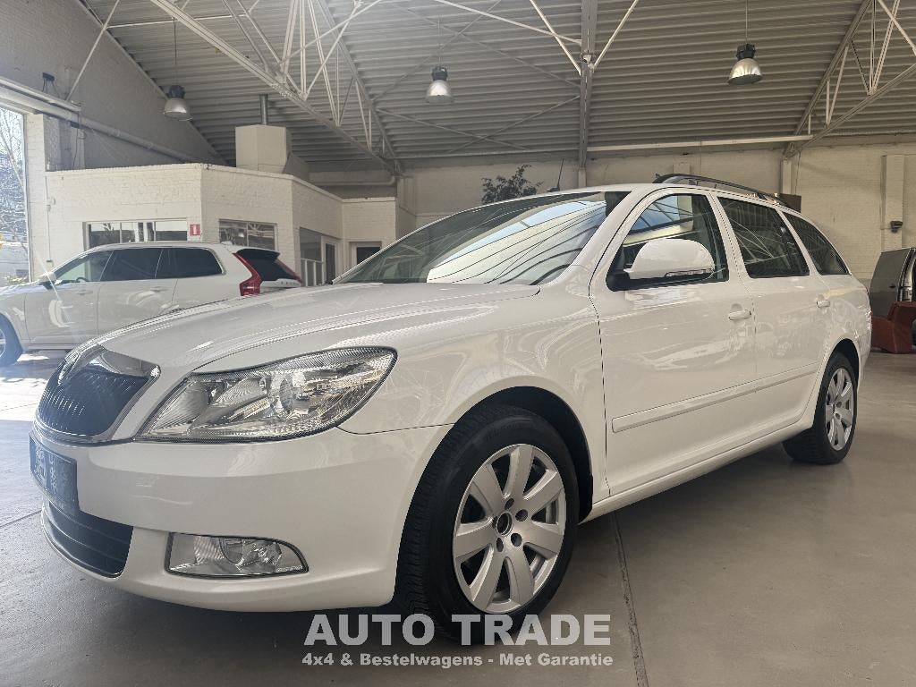 Skoda Octavia 1.6 Diesel | Climatisation | Capteurs |, Autos, Skoda, Euro 5, Entreprise, Boîte manuelle, Noir