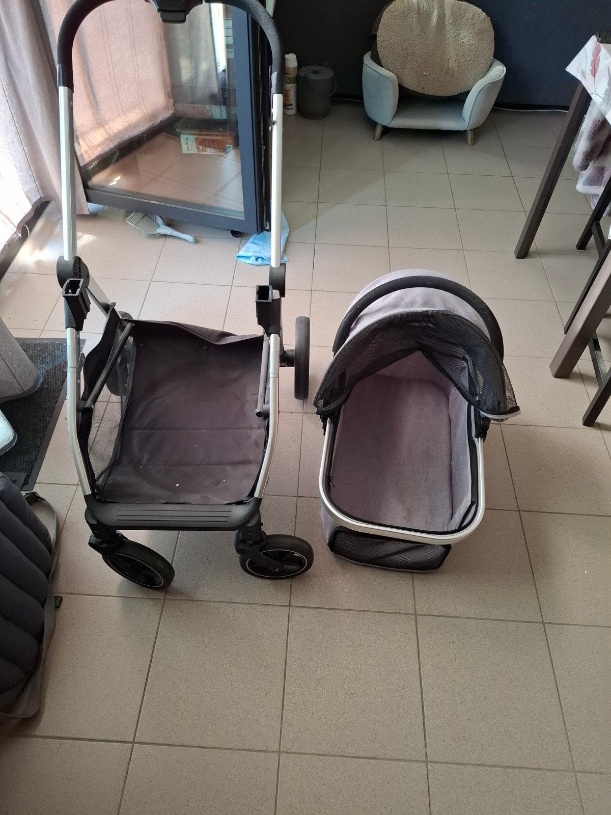 honden buggy
Buggy maar 2 keren buiten geb, Dieren en Toebehoren, Honden-accessoires, Ophalen