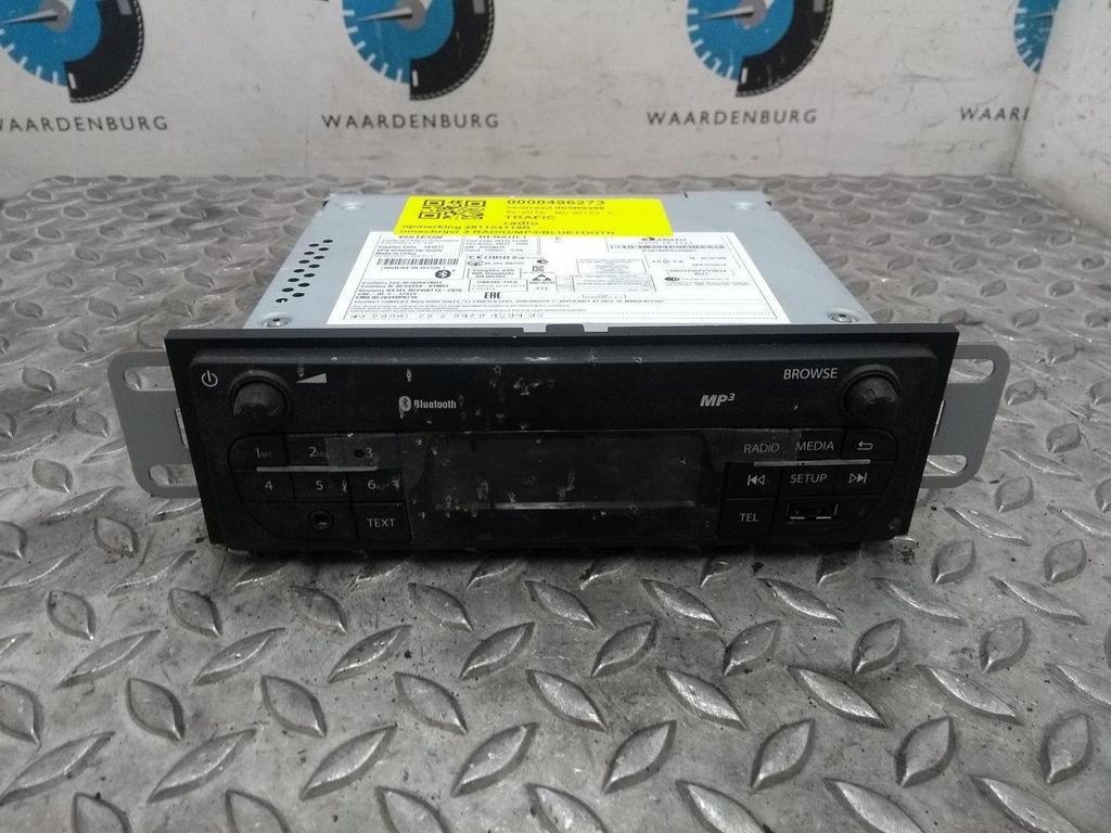 RENAULT TRAFIC RADIO 2016, Ophalen of Verzenden, Gebruikt, Stiba lid