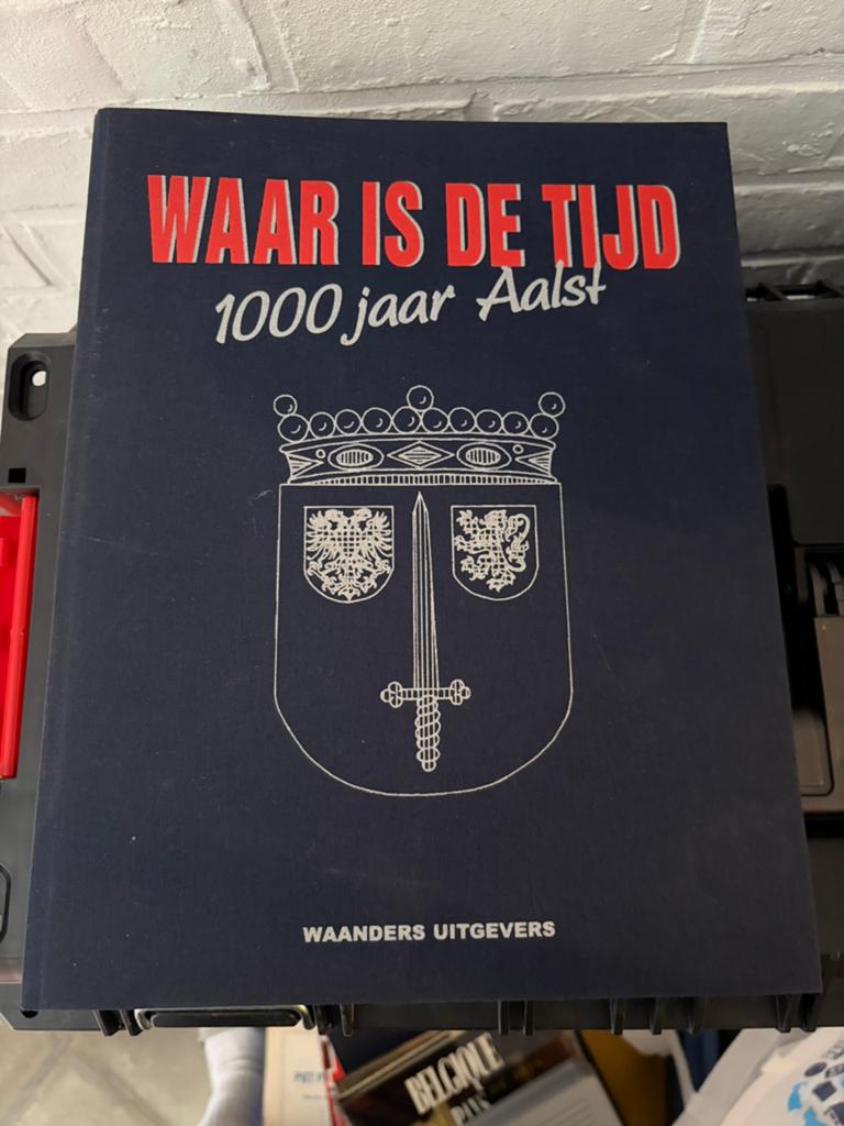Livre 1000 ans alost, Ophalen of Verzenden, Zo goed als nieuw