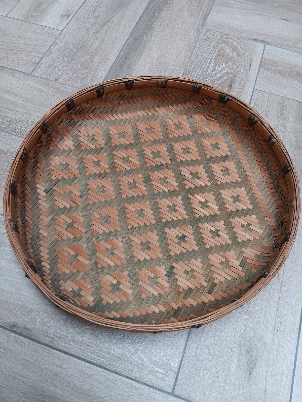 Decoratieve mand met weefpatroon, Huis en Inrichting, Ophalen, Rond, Riet, Mand