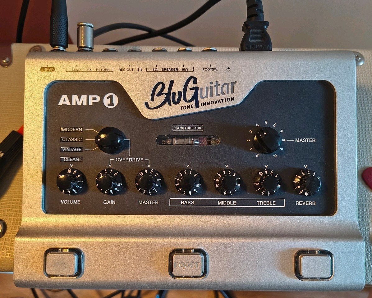 Bluguitar Amp1 Silver edition - reparatie nodig, Muziek en Instrumenten, Verzenden, Gebruikt, Gitaar, 100 watt of meer