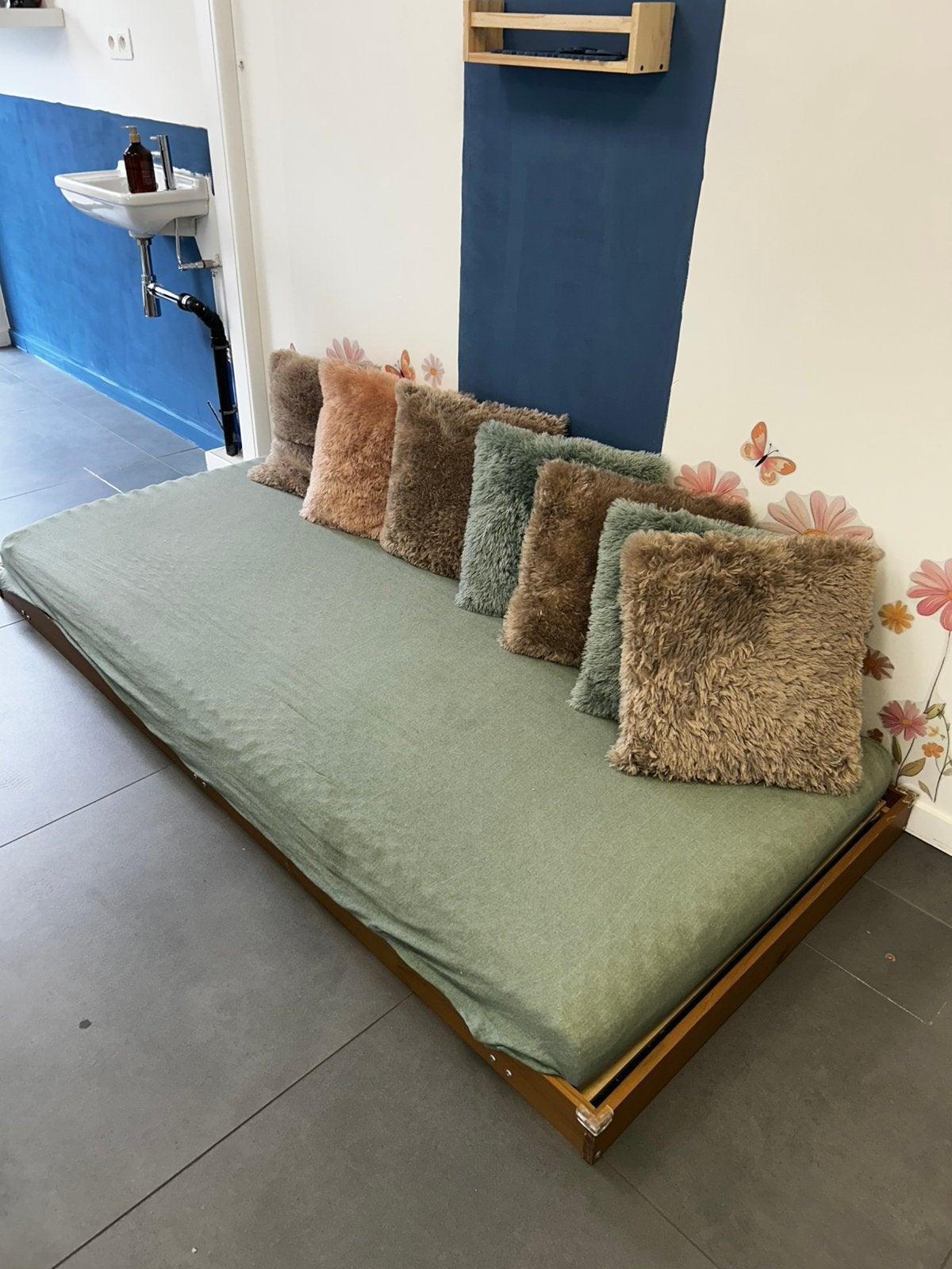 Grond bed/bank inclucief kussens, Ophalen, Zo goed als nieuw
