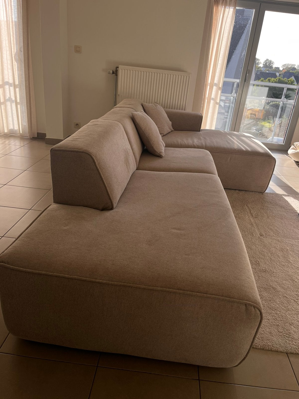 Ruime beige stoffen hoekzetel met kussens – WEBA, Ophalen, 300 cm of meer, Scandinavisch, Zo goed als nieuw