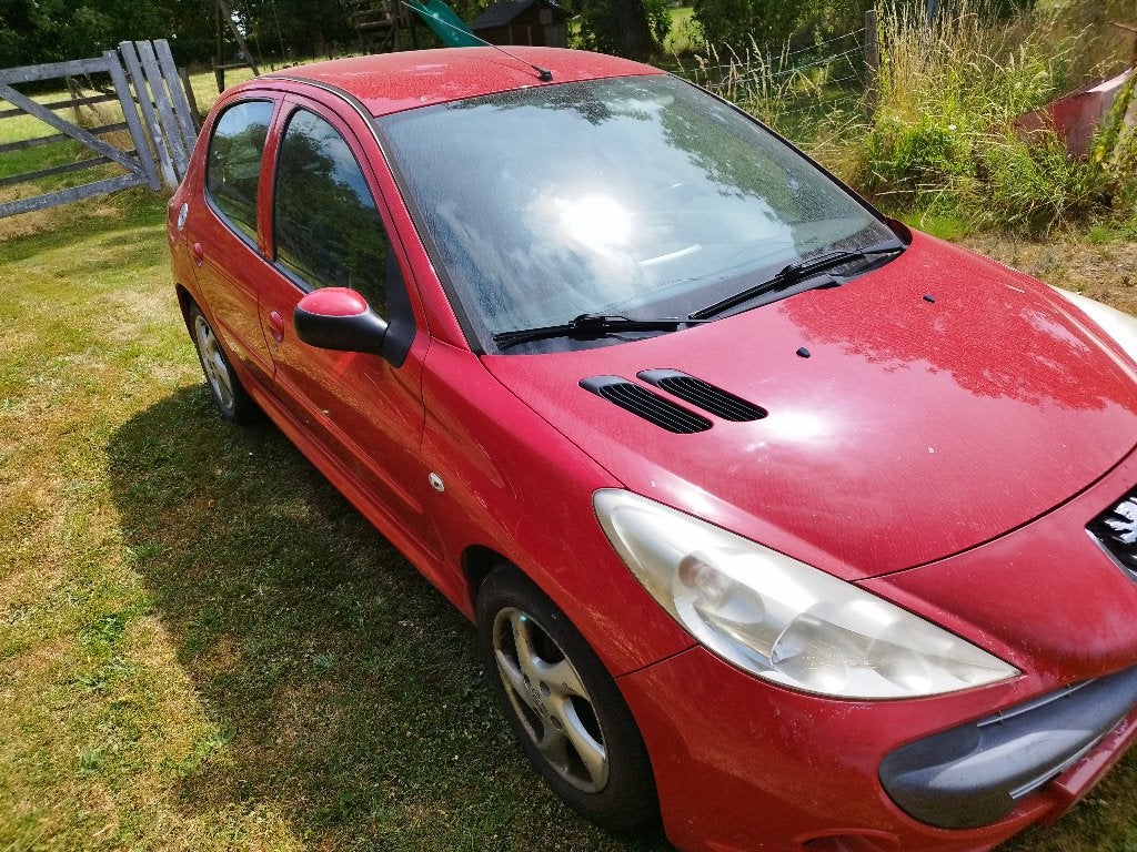 Peugeot 206+, Rouge, Achat, 50 kW, Boîte manuelle