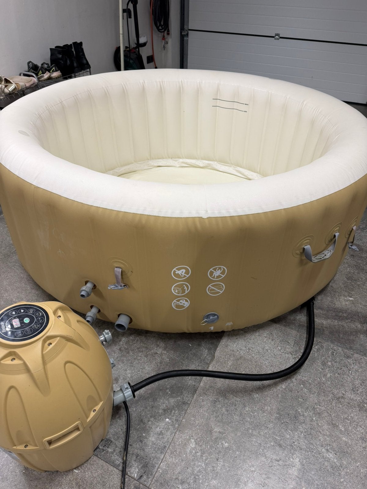 Jacuzzi layz spa 4 personen., Enlèvement, Utilisé, Couverture, Gonflable