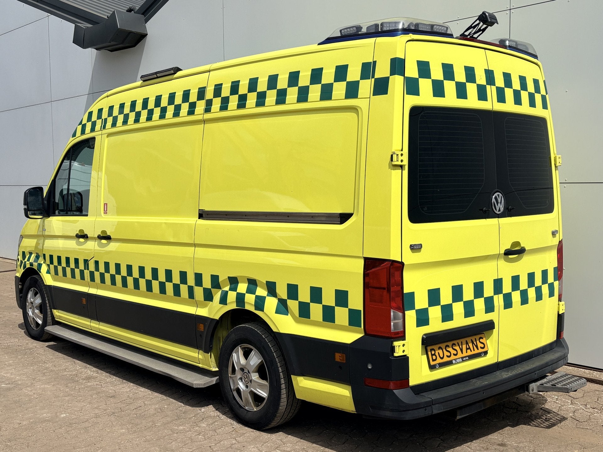 Volkswagen Crafter 2.0 TDI 177PK Ambulance L3H3 Automaat ACC, Auto's, Bestelwagens en Lichte vracht, Stof, Gebruikt, 4 cilinders