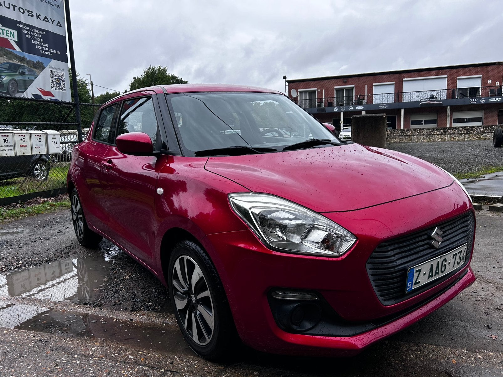 Suzuki Swift 1.2 essence km 220 000 bj 2018, Autos, Rouge, Achat, Euro 6, Entreprise