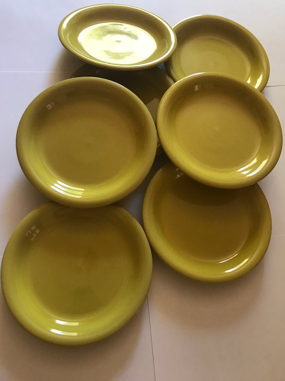 A vendre LOT D’ASSIETTES. (7) Diamètre : 18 cm., Neuf