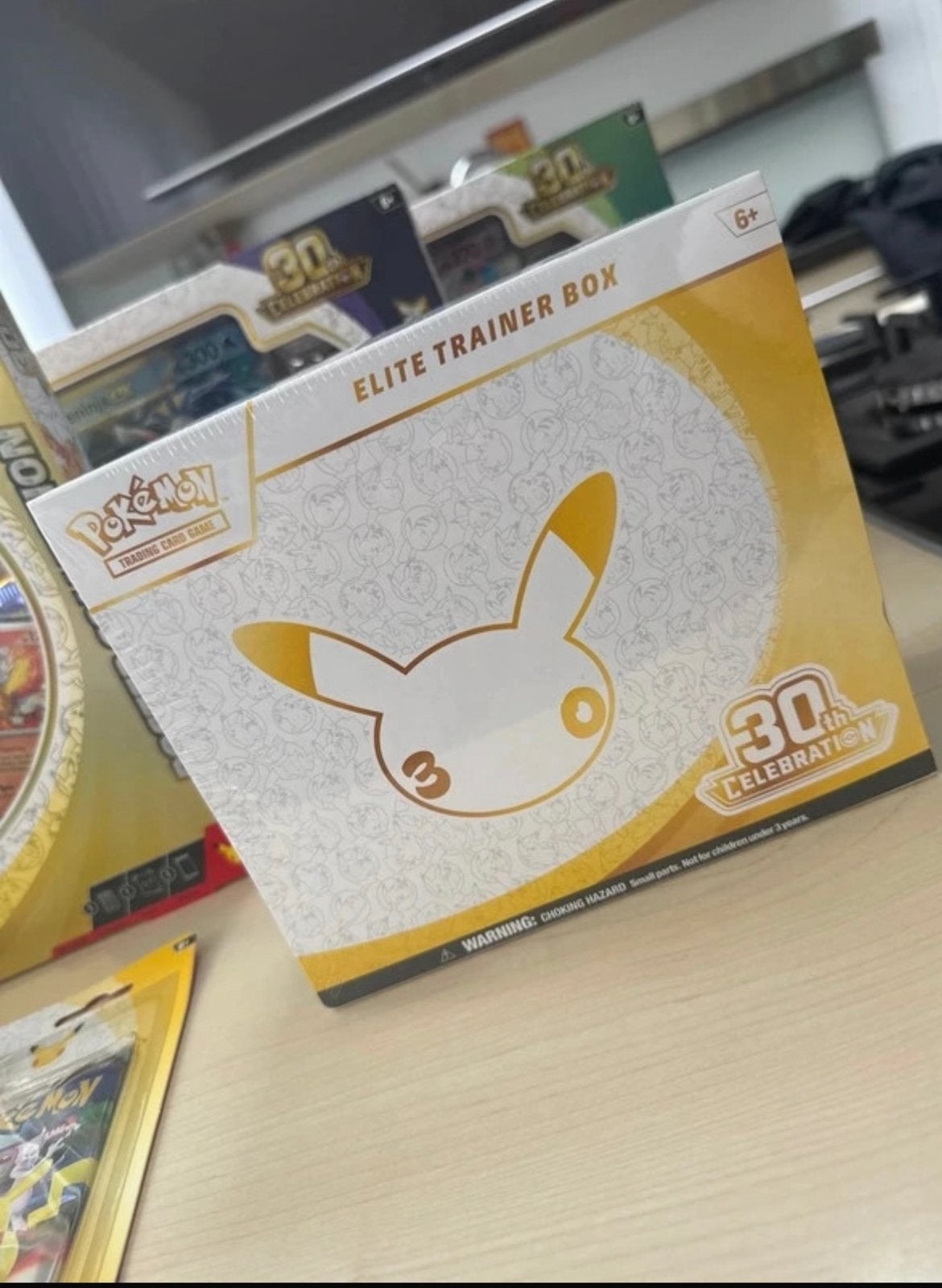 Boîte d'entraînement d'élite anglaise Pokemo 30e célébration, Enlèvement, Comme neuf