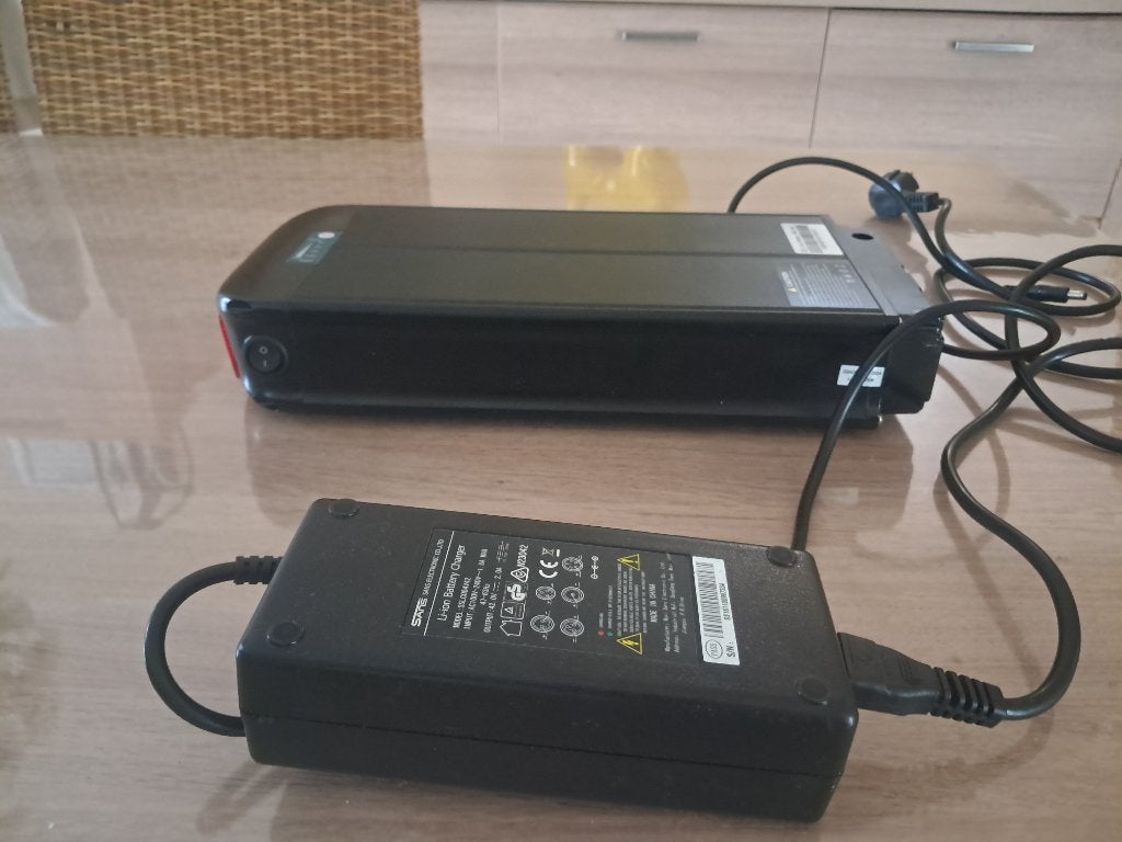 nieuwe fietsbatterij met lader, Ophalen, Nieuw