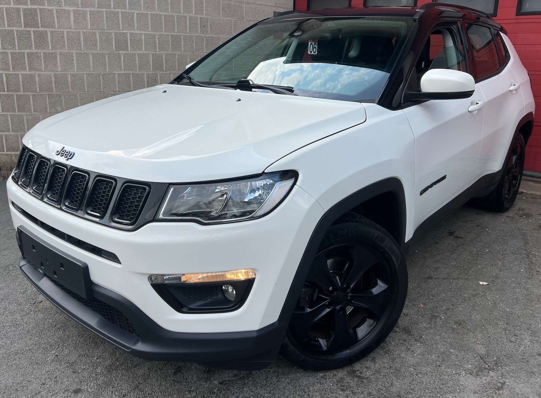 Jeep Compass 1.4 Turbo 4x2 Limited + CAMÉRA + NAVI + CUIR, Auto's, Gebruikt, 4 cilinders, Wit, Bedrijf