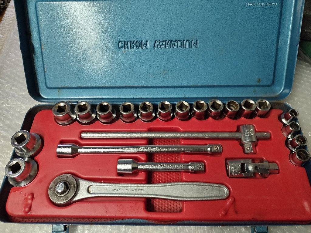 Vintage doppenset van chroom-vanadium, Ophalen, Metaal, Knutselwerk