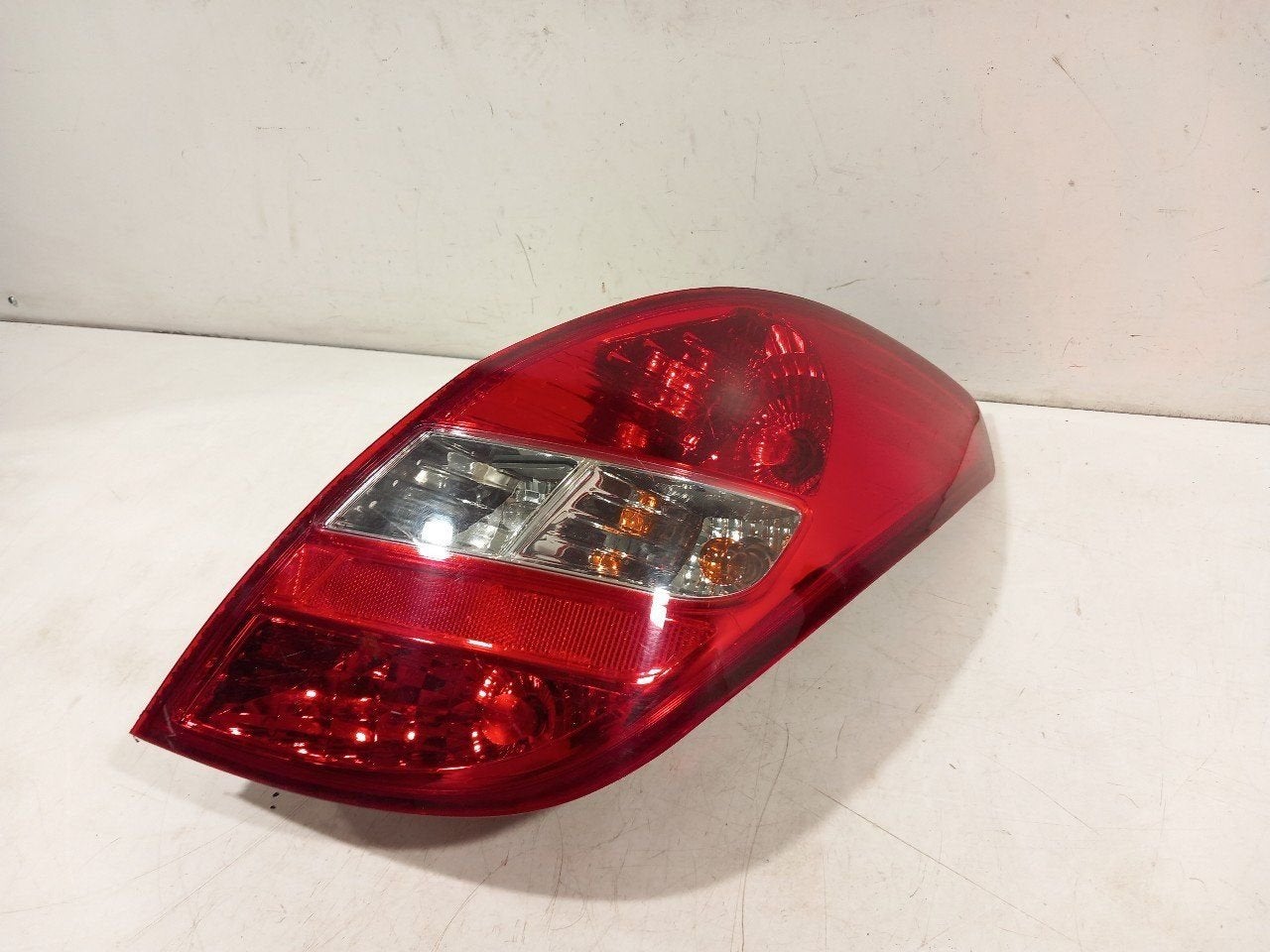 Achterlicht carrosserie rechts Hyundai i20, Onderdelen@venauto.nl, Van der Ven Autorecycling B.V., Gebruikt, Ettenseweg 76, 4706 PB Roosendaal, The Netherlands