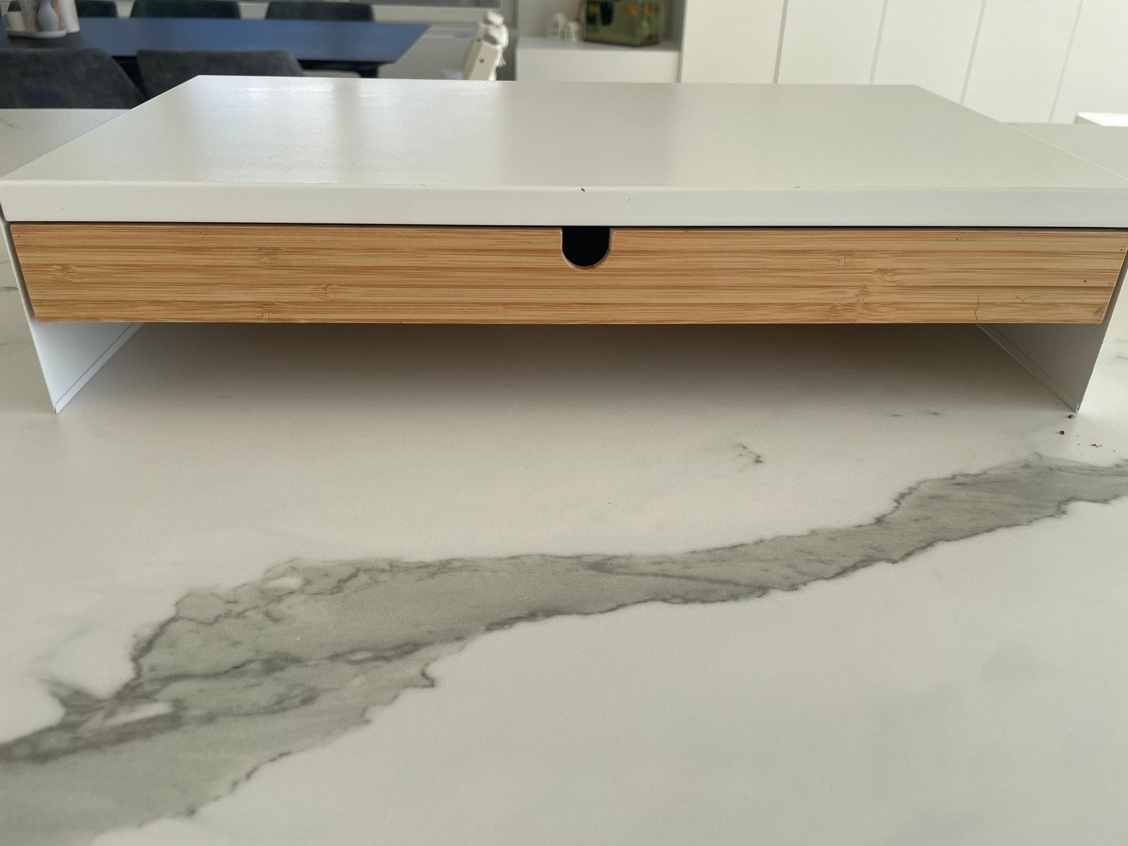 Monitorstandaard met lade, Informatique & Logiciels, Enlèvement, Comme neuf