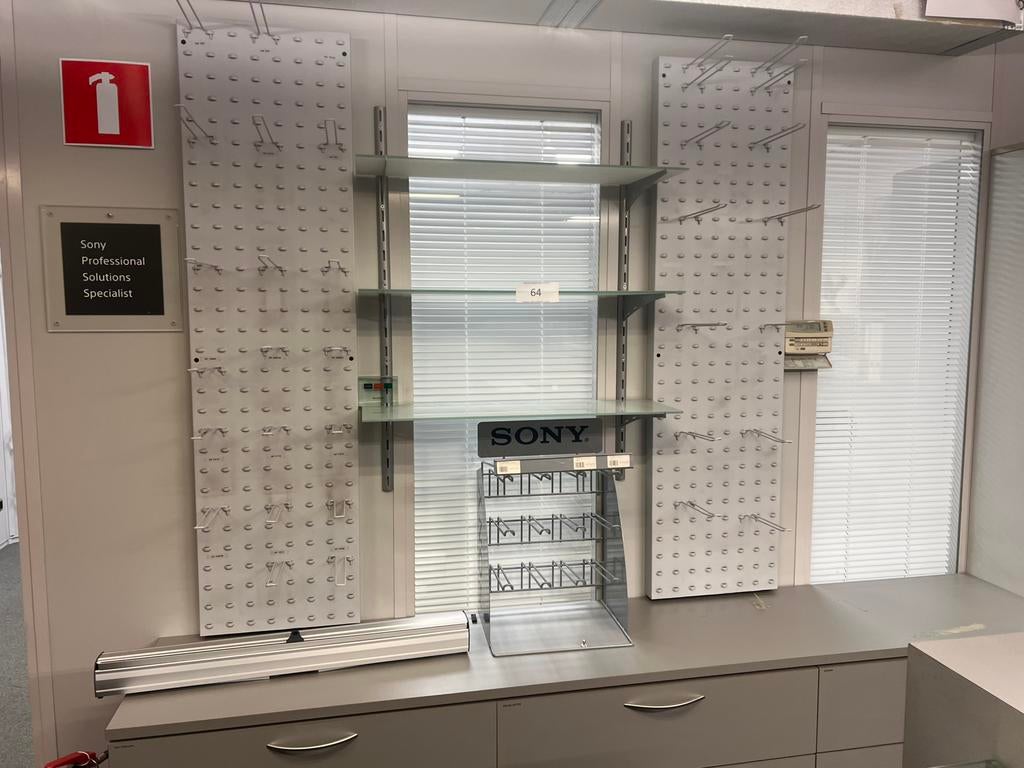 Een volledig winkel inrichting, Enlèvement
