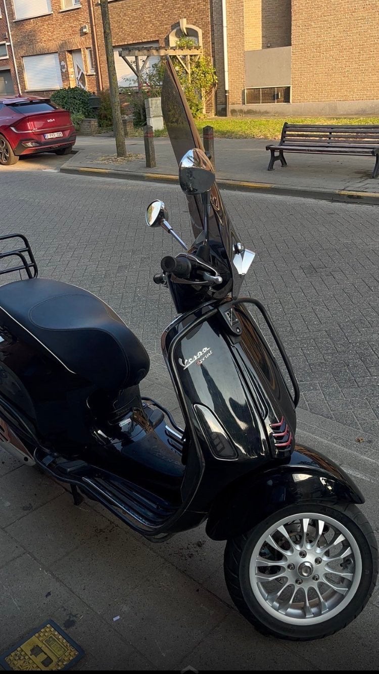 Vespa sprint, Fietsen en Brommers, Scooters | Vespa, Zo goed als nieuw, Ophalen