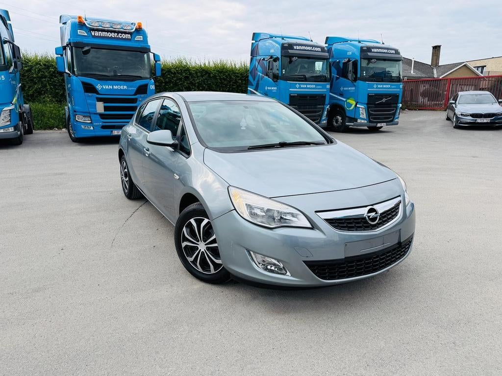 Opel Astra AUTOMATIQUE 2011 1.6 essence 84000km AC, Autos, Euro 5, Achat, Airbags, 5 portes