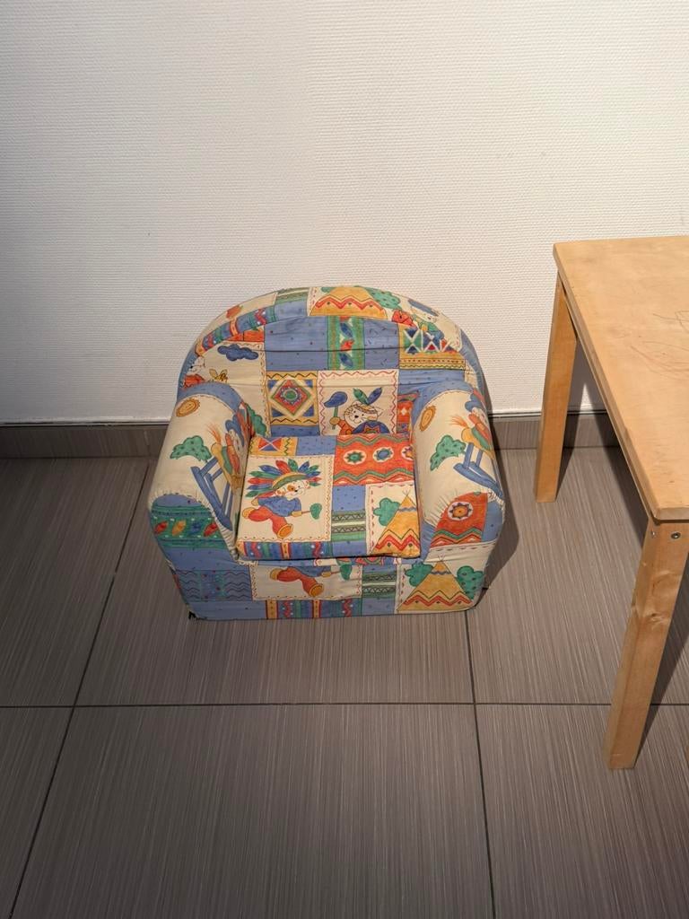 Kindertafeltje met stoeltjes gratis af te halen, Ophalen, Gebruikt