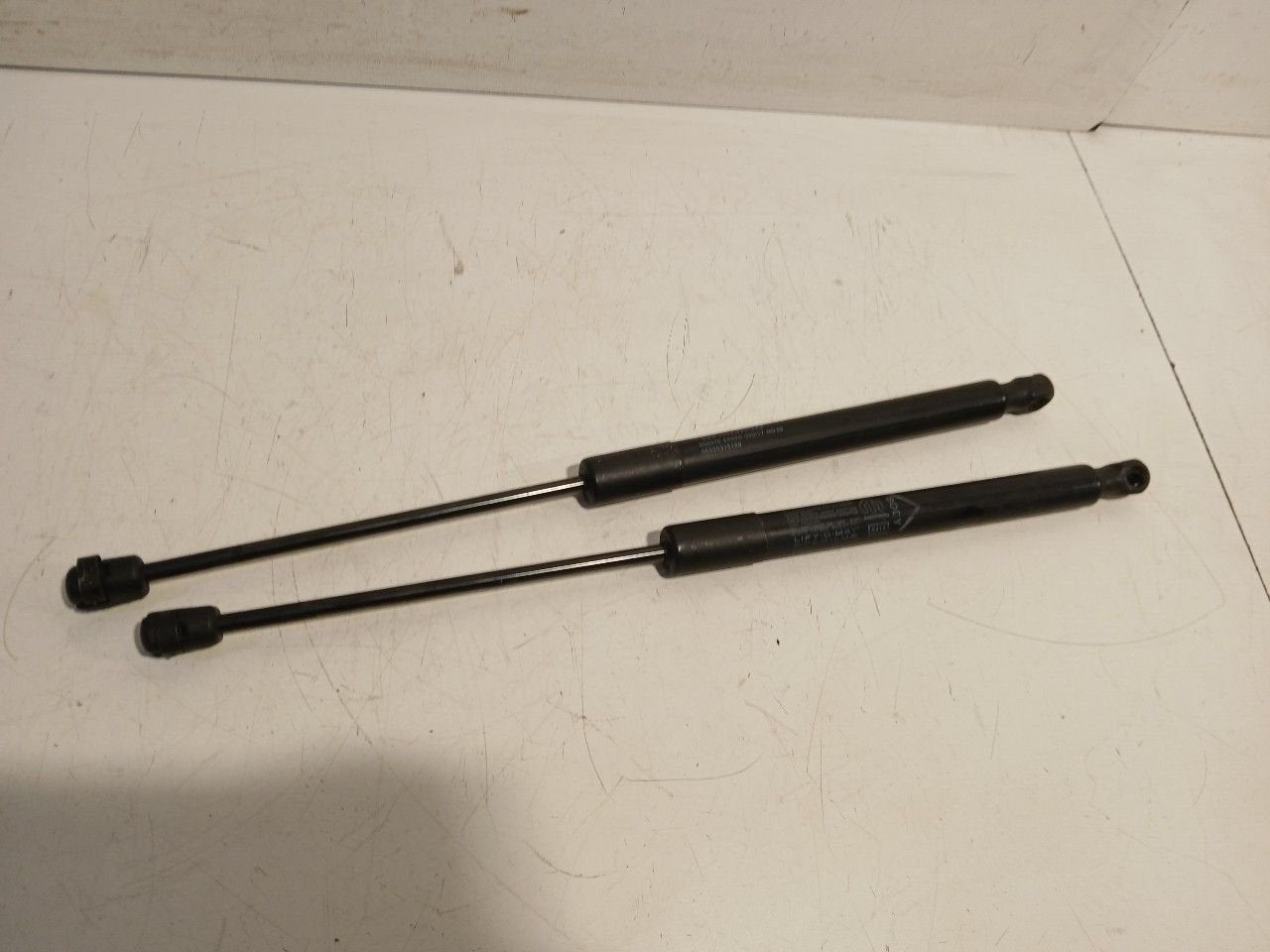 Gasdrukveerset achter Fiat 500X, Onderdelen@venauto.nl, Van der Ven Autorecycling B.V., Ettenseweg 76, 4706 PB Roosendaal, The Netherlands