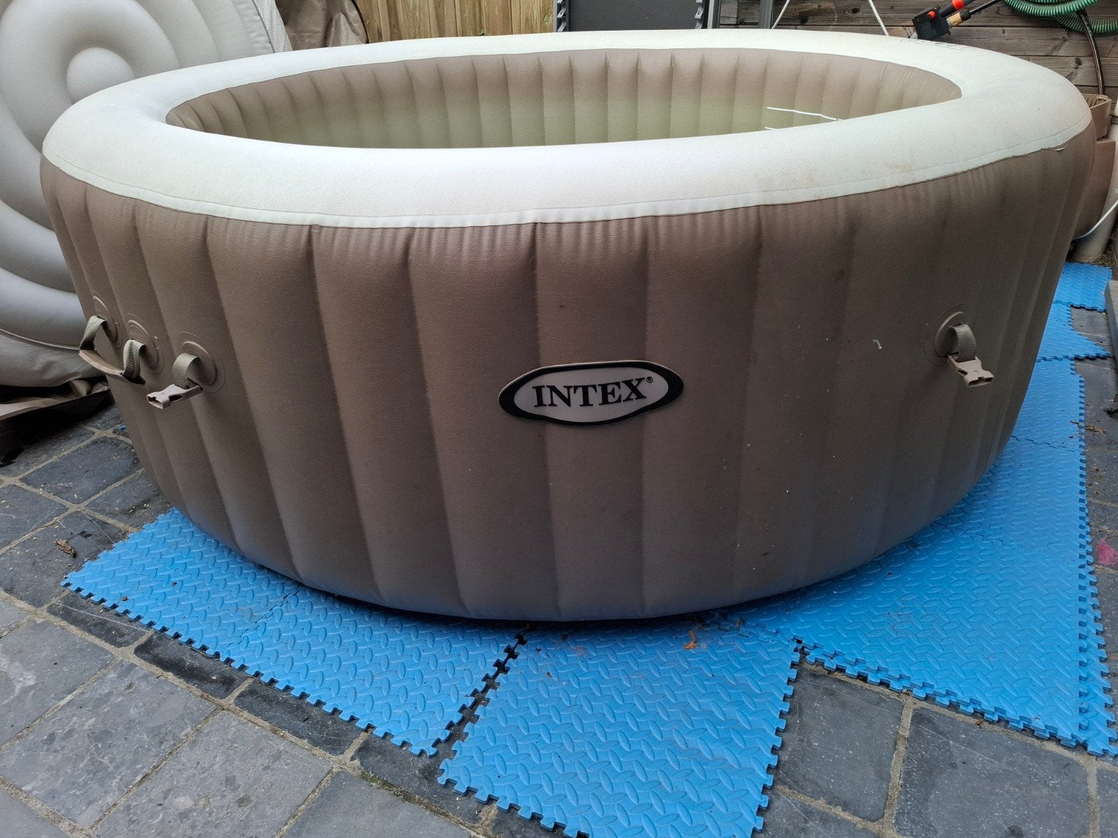 Jacuzzi Intex, Tuin en Terras, Bubbelbaden en Hottubs, Ophalen, Gebruikt, Afdekzeil, Opblaasbaar