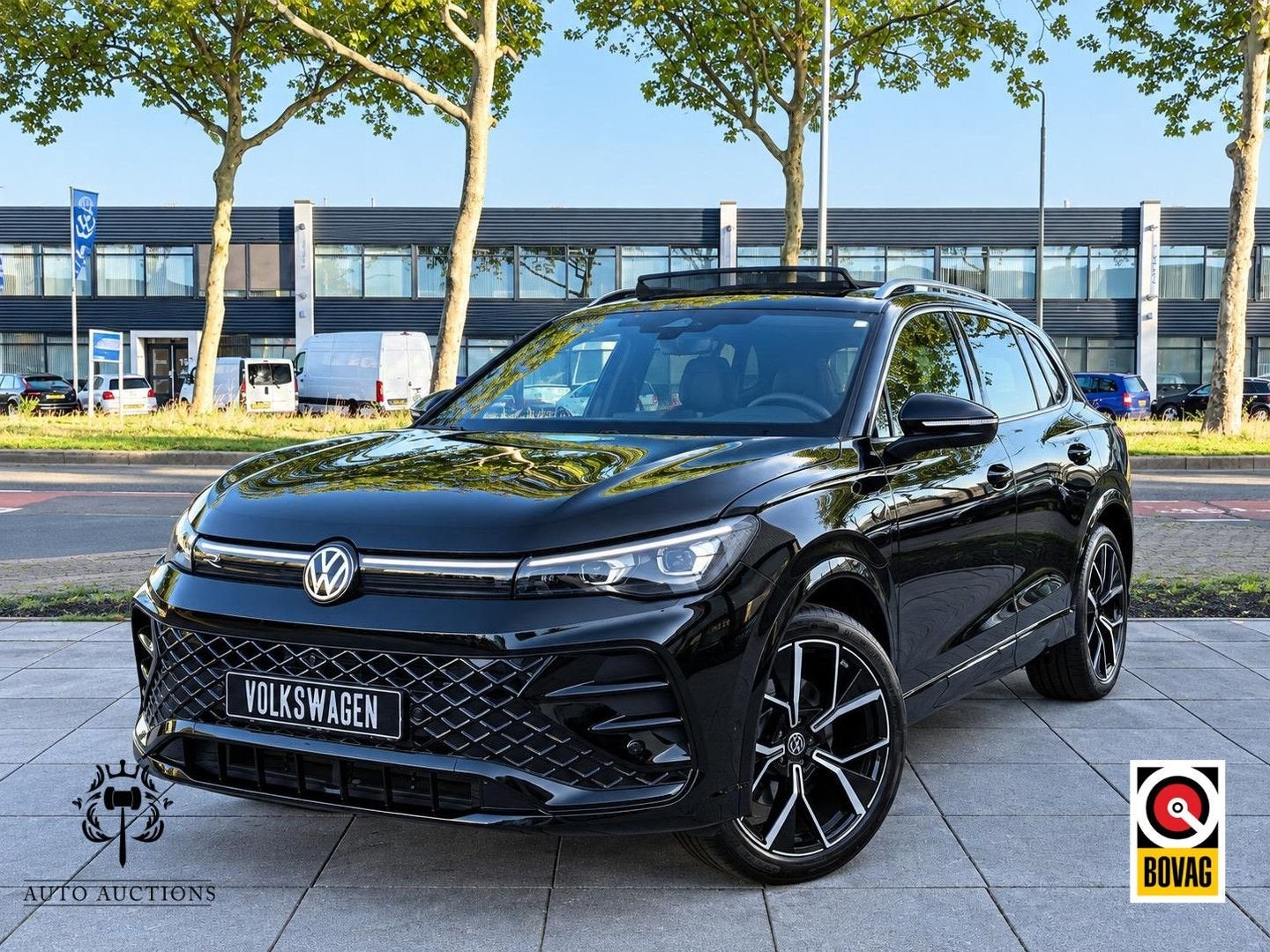 Volkswagen Tiguan 1.5 eHybrid R-Line 272PK | Full Options |, Auto's, Automaat, Zwart, 36 g/km, Hybride Elektrisch/Benzine