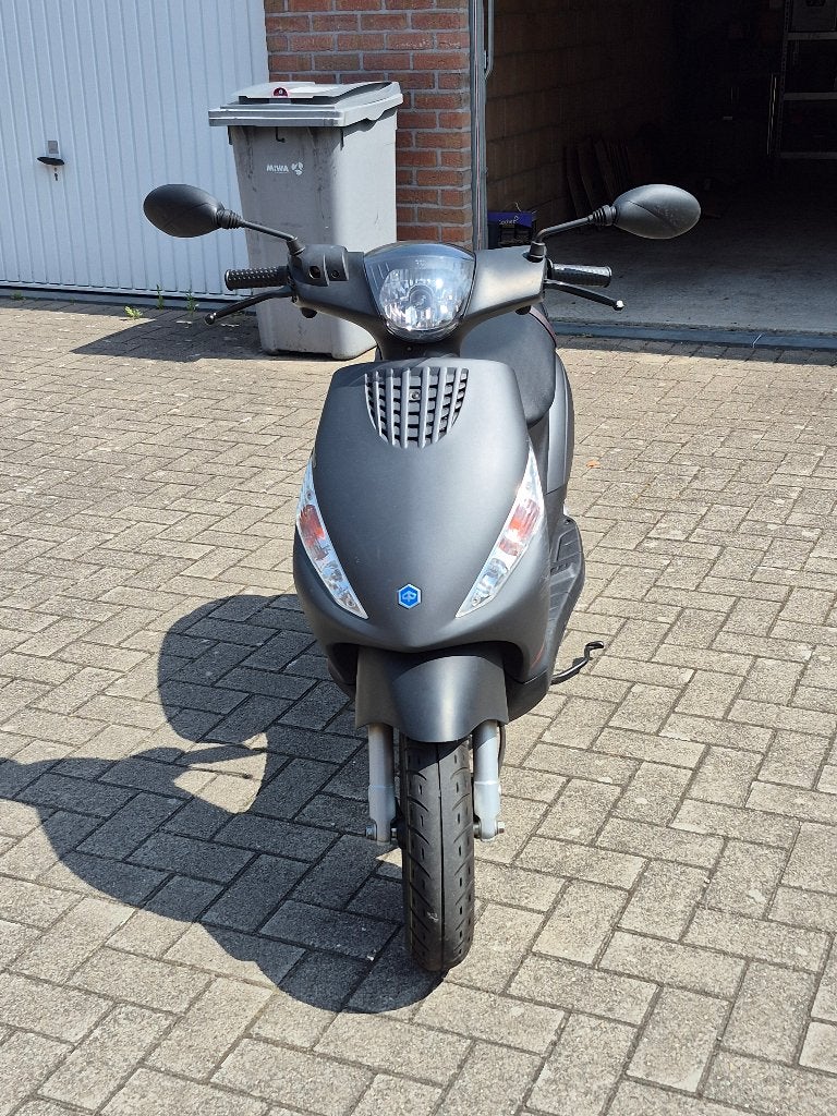 Piaggio zip origineel klasse B mat zwart is volledig in orde, Fietsen en Brommers, Ophalen, Gebruikt, Zip, 49 cc