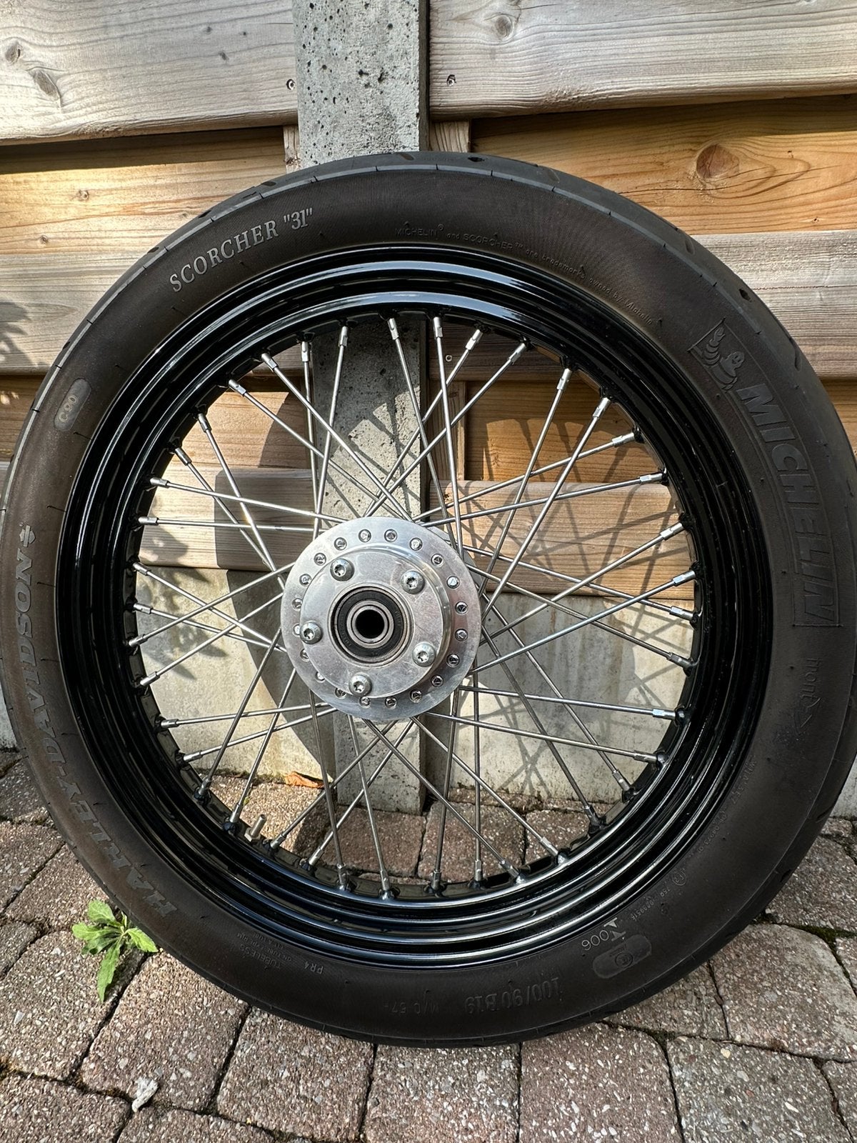 19 inch voorwiel, Motoren, Ophalen