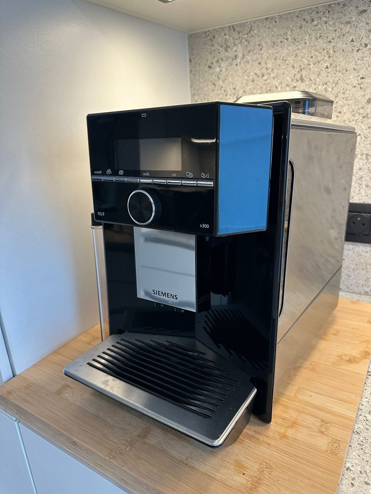 Siemens EQ9 s300, Elektronische apparatuur, Koffiezetapparaten, Ophalen, Afneembaar waterreservoir, Gebruikt, 10 kopjes of meer