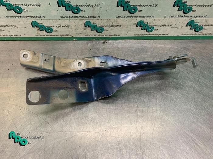 Charnière capot d'un Peugeot 308 (308 08-), -, 3 mois de garantie, Utilisé, -