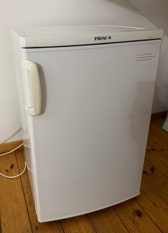 Friac frigo met diepvriesvak, Elektronische apparatuur, Ophalen, Zo goed als nieuw, Met vriesvak, 85 tot 120 cm
