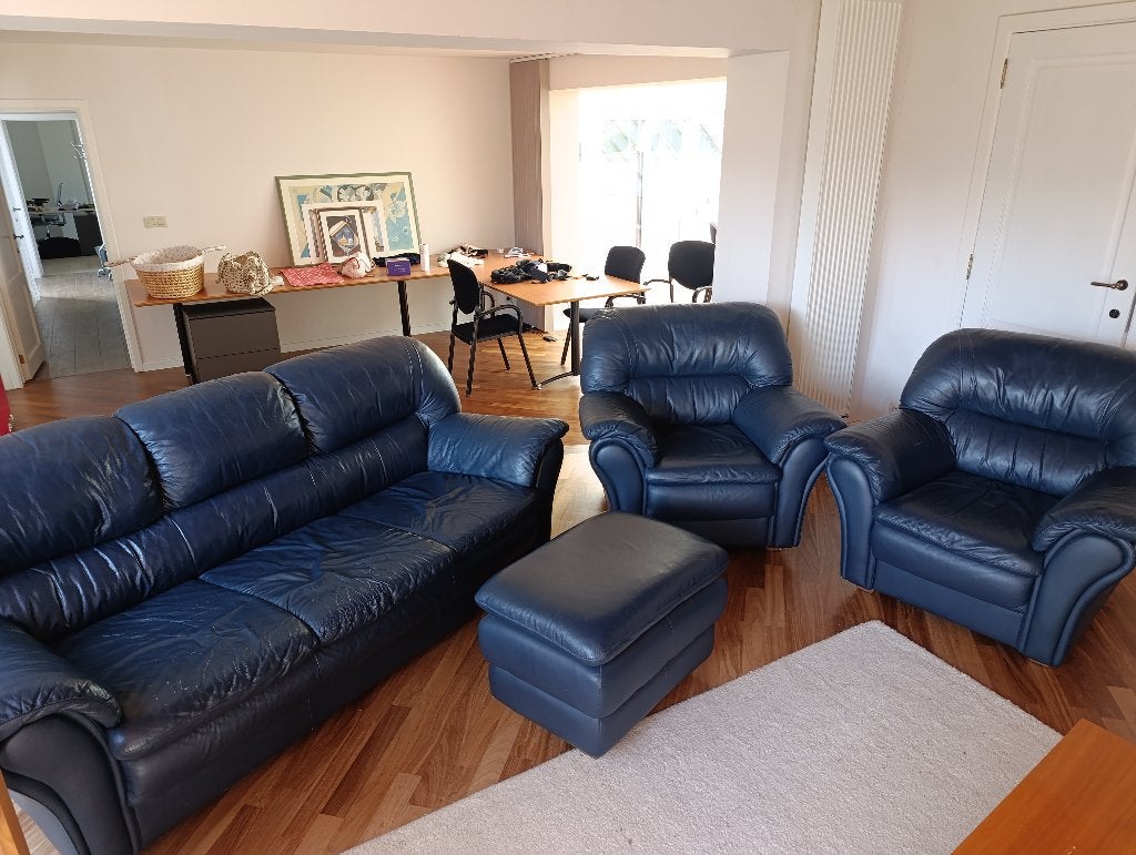 Woonkamer/leren bank (5 stoelen + voetenbank), Huis en Inrichting, Ophalen, Gebruikt, 125 tot 150 cm, Overige maten