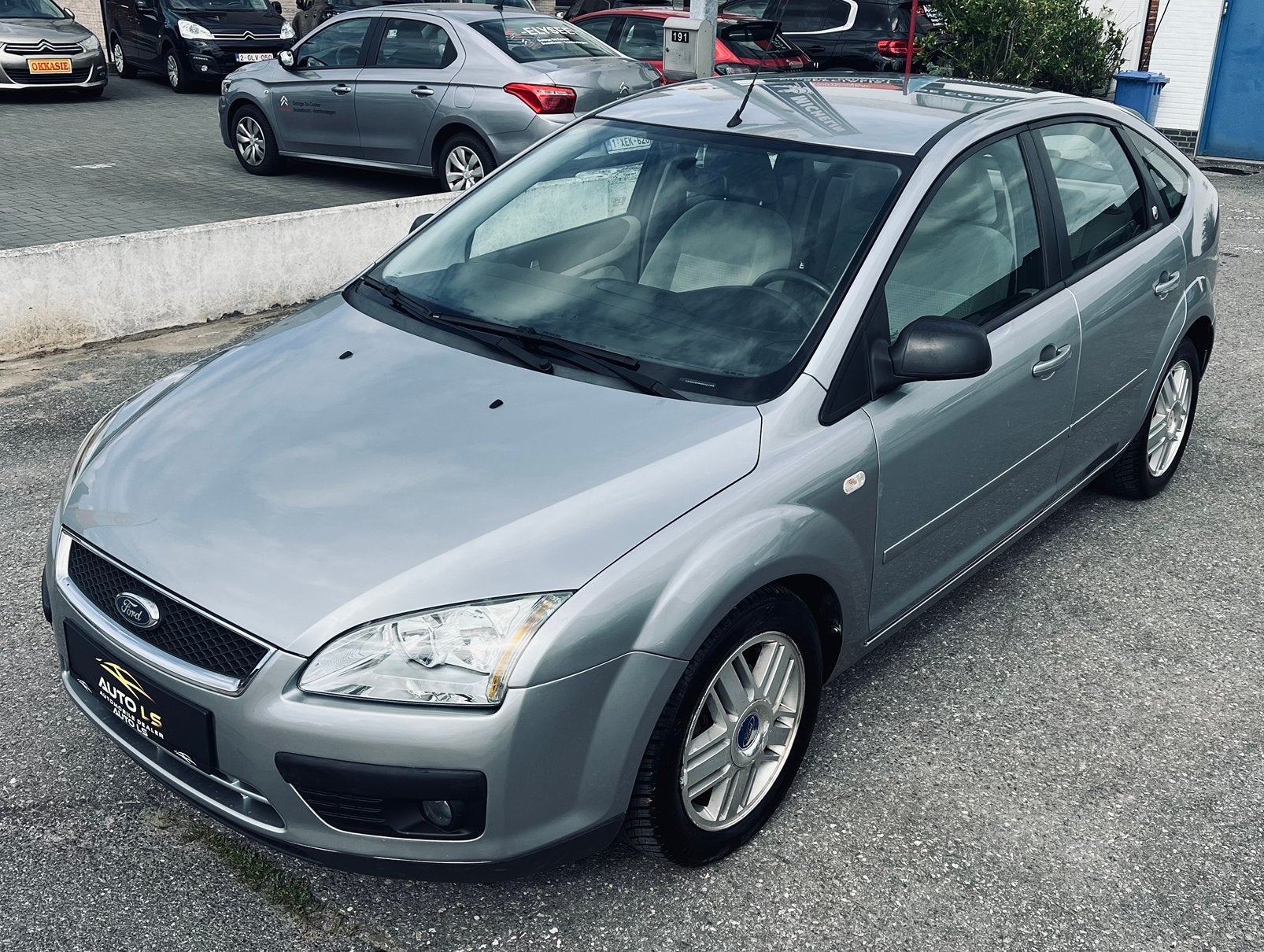 FORD FOCUS 1.6 ESSENCE AUTOMATIQUE GHIA, Autos, Focus, Argent ou Gris, Achat, Beige
