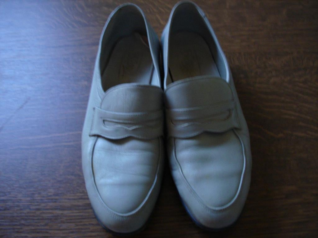 Mooie lichtgrijze mocassins van het merk Brooklyn. Maat 43., Vêtements | Hommes, Chaussures, Espadrilles et Mocassins, Autres couleurs
