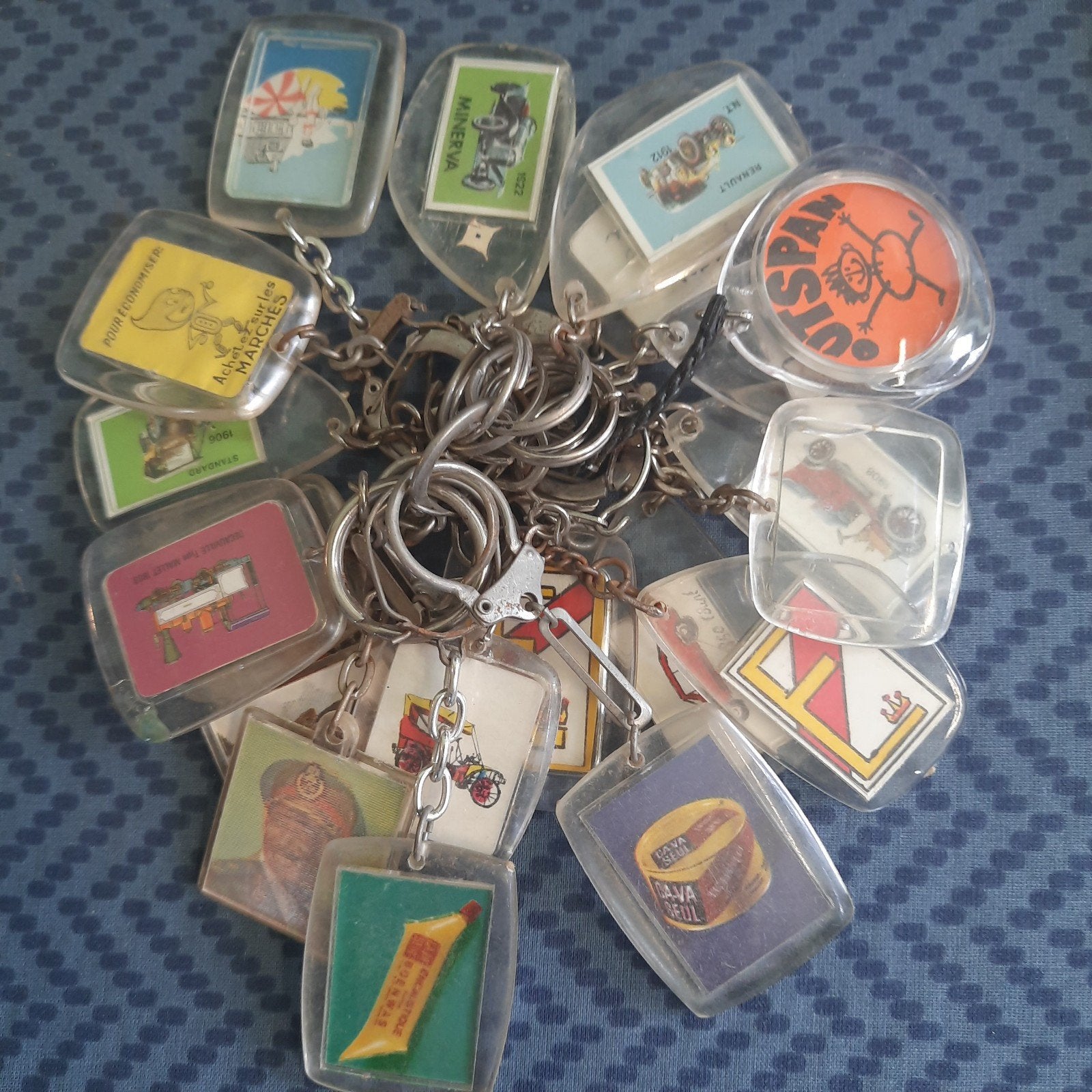 Circa 25 stuks VARIA VINTAGE sleutelhangers o.a. OUTSPAN...Y, Verzamelen, Ophalen, Zo goed als nieuw, Merk