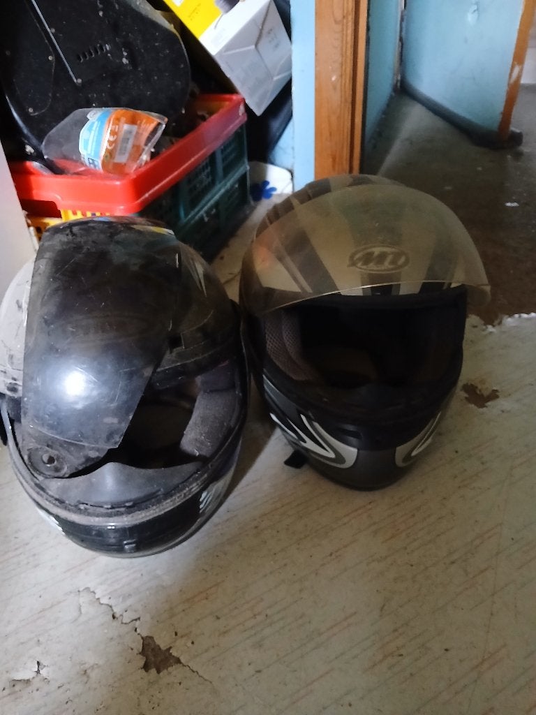 vend 2 casque de moto, Enlèvement
