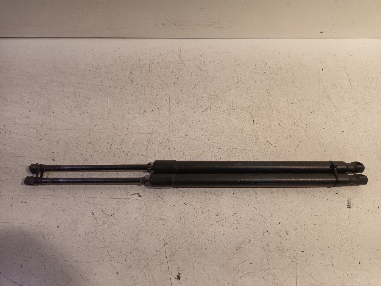 Gasdrukveerset achter Seat Alhambra, Onderdelen@venauto.nl, Van der Ven Autorecycling B.V., Gebruikt, Ettenseweg 76, 4706 PB Roosendaal, The Netherlands