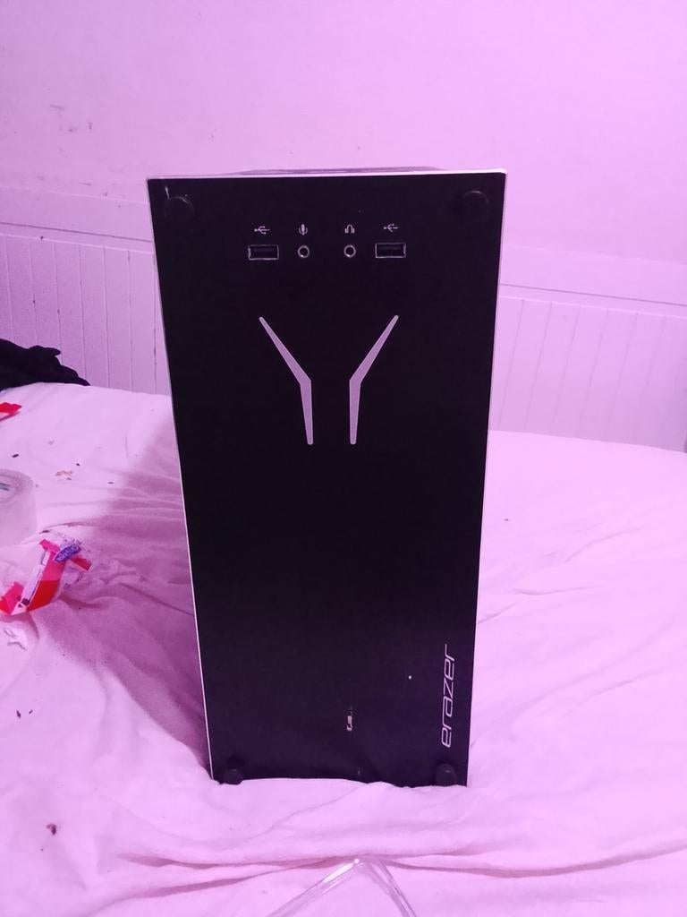 Erazer Recon E10 ocassion avec problème, Informatique & Logiciels, Ordinateurs de bureau, SSD