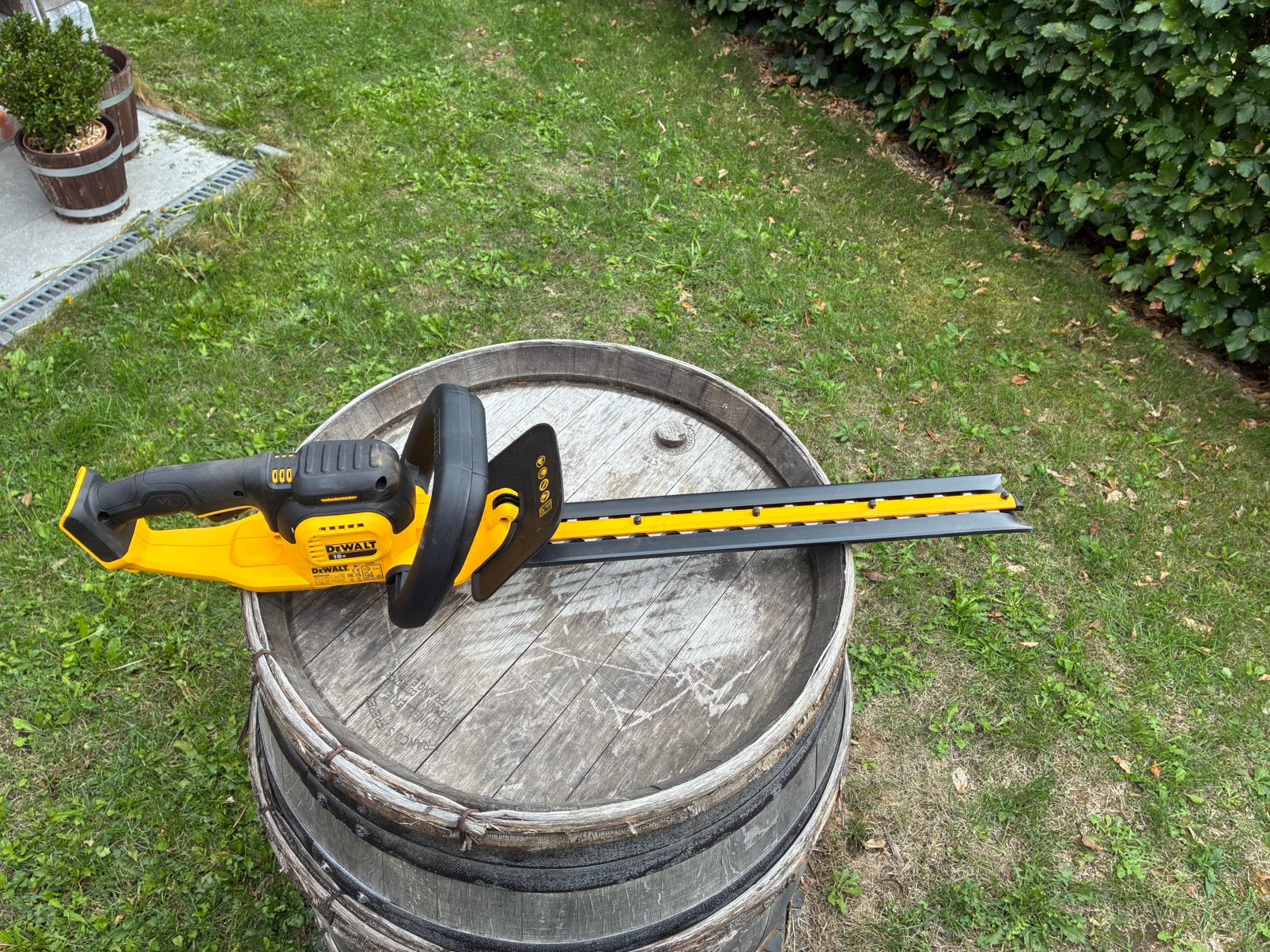 Dewalt heggenschaar, Tuin en Terras, Ophalen, Zo goed als nieuw, Accu