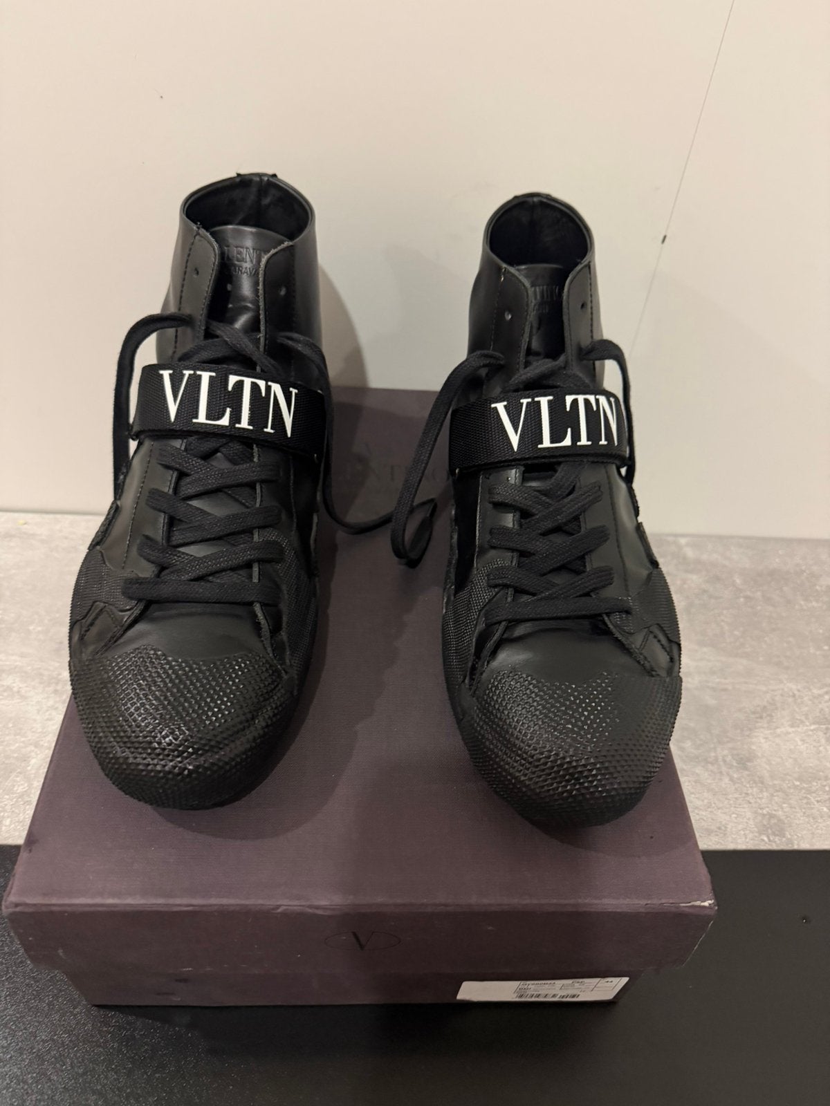 Baskets Valentino authentiques, Vêtements | Hommes, Enlèvement, Comme neuf, Baskets