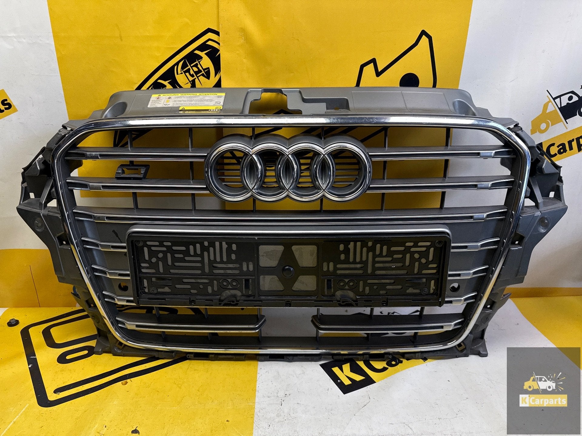 Grill Audi A3 s3 rs3 8V S-line ACC 8V3853651A 2012-2017 Orgi, Auto-onderdelen, Gebruikt, AUDI AG, Auto-Union-Strasse 1
85045  Ingolstadt, DE