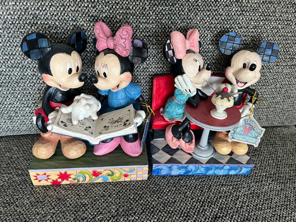 2x Disney traditions mickey en minnie figurines hard to find, Enlèvement, Mickey Mouse, Comme neuf, Statue ou Figurine