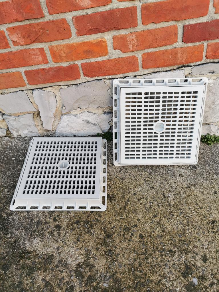 Grille de regard pour collecteur des eaux, Doe-het-zelf en Bouw, Sanitair, Zo goed als nieuw, Overige typen, Ophalen