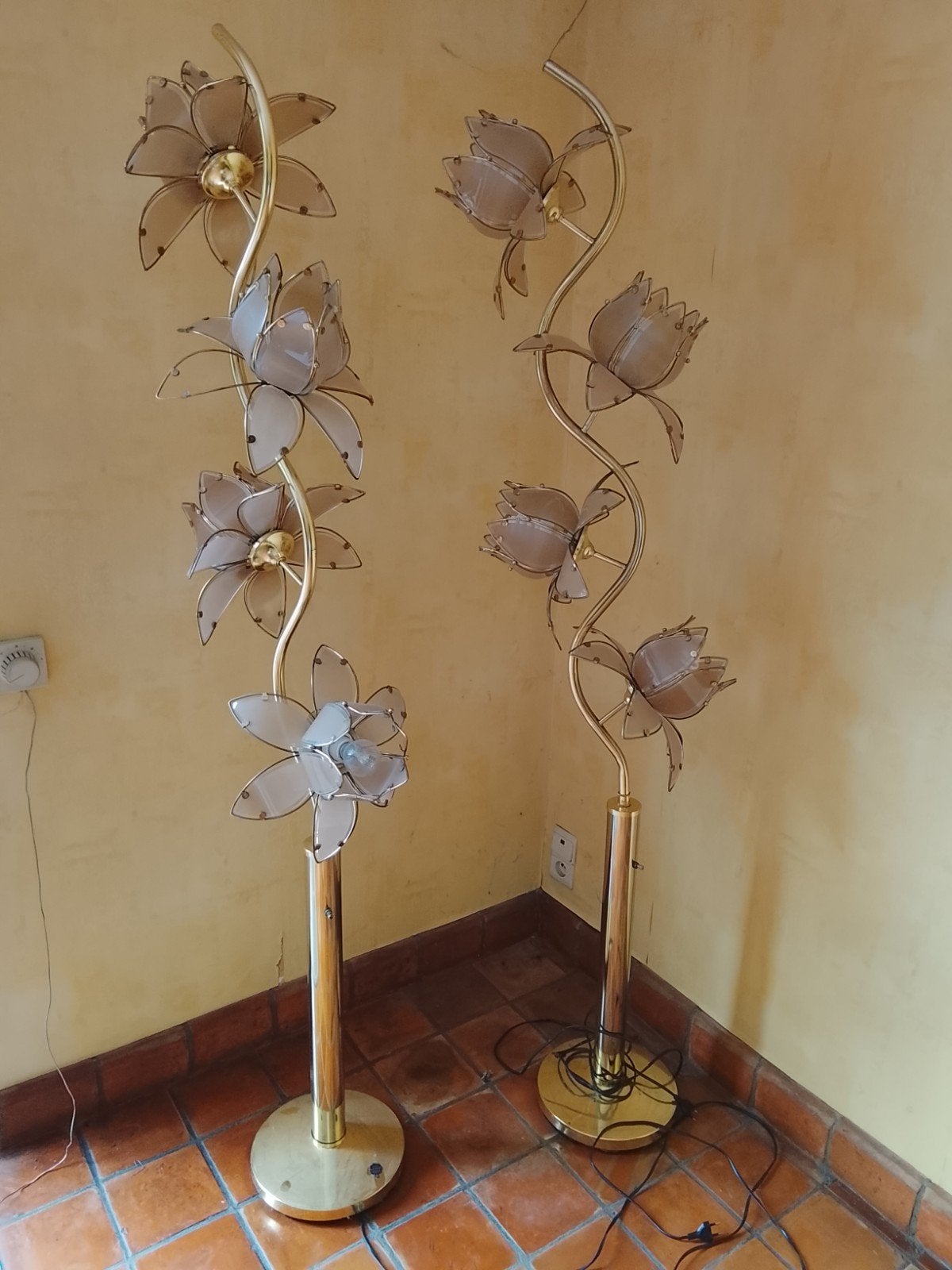2 verlichtingsarmaturen, Ophalen