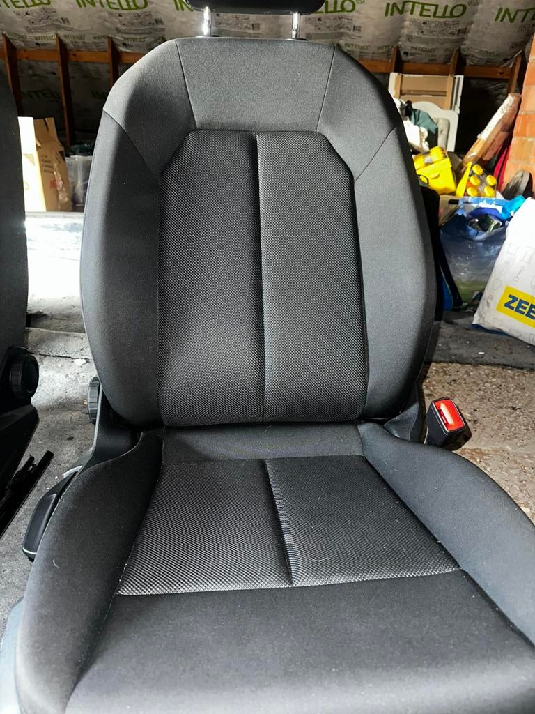 Audi A3 8Y autostoelen, Auto-onderdelen, Ophalen, Audi