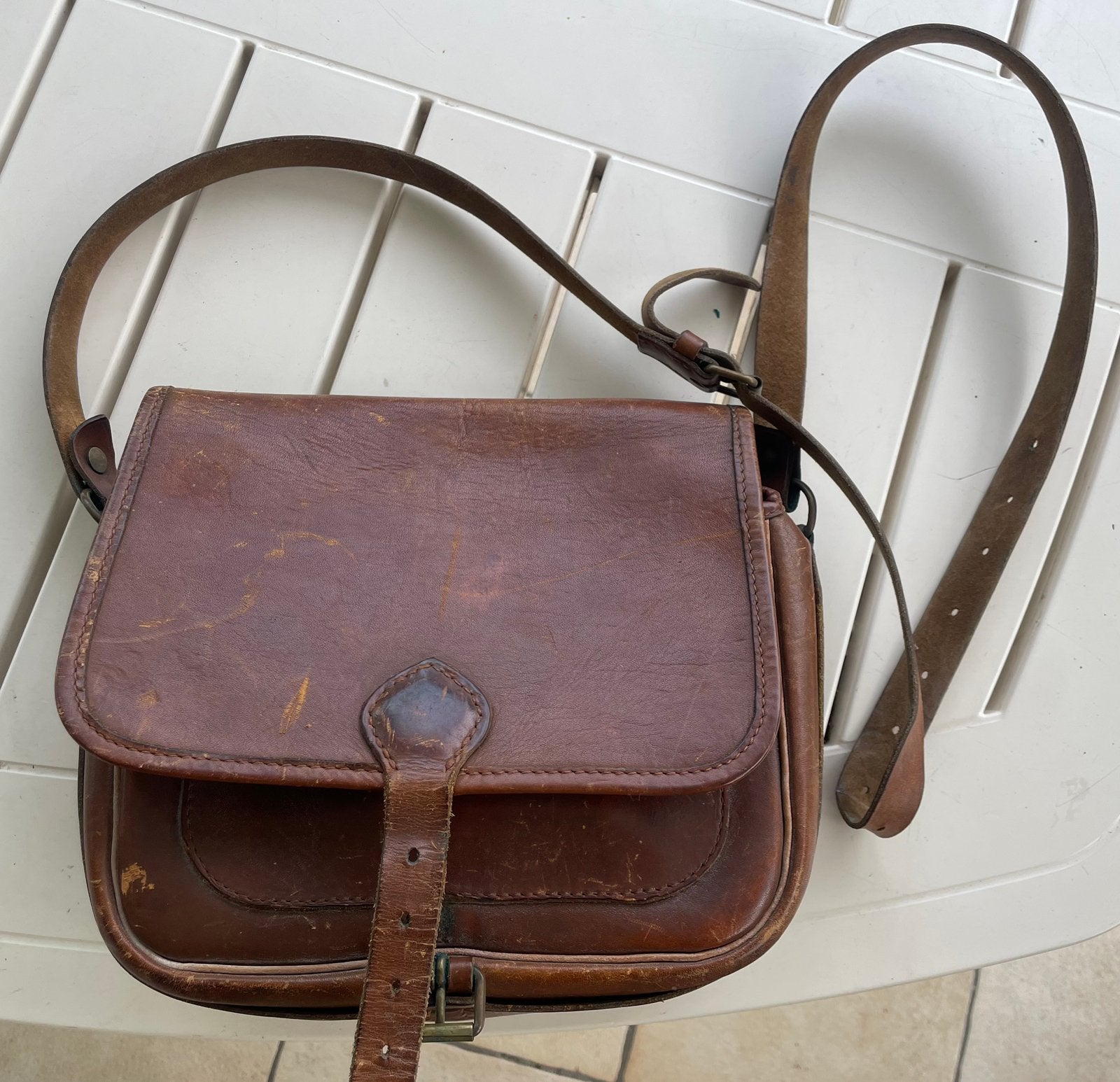Sac sacoche ou gibecière en cuir épais, Bijoux, Sacs & Beauté, Sacs | Sacs à bandoulière, Enlèvement ou Envoi, Comme neuf, Cuir
